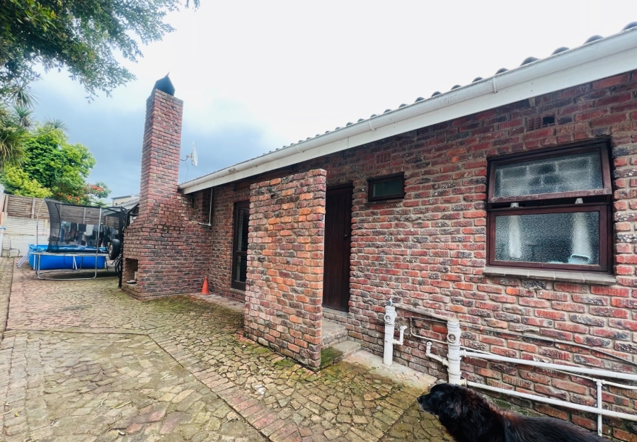 4 Bedroom Property for Sale in Twee Rivieren Western Cape